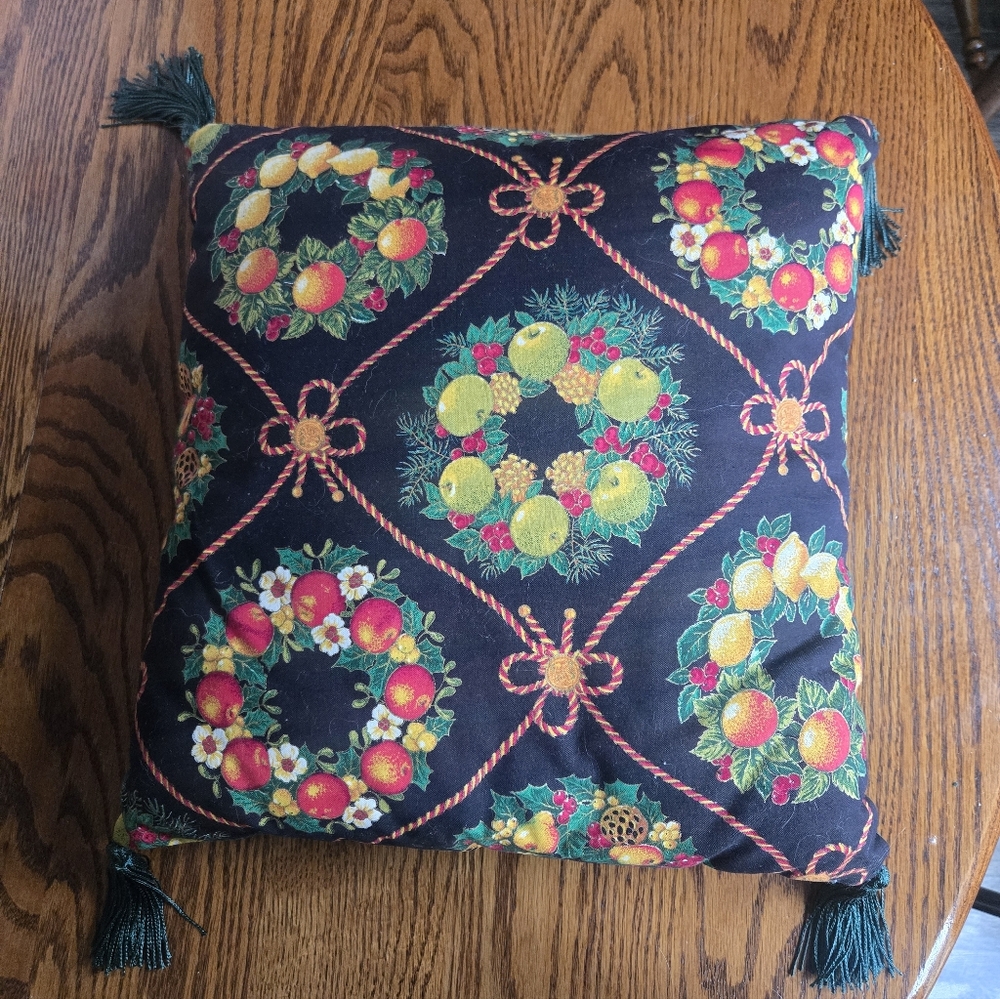 Festive Wreath Pattern Pillow